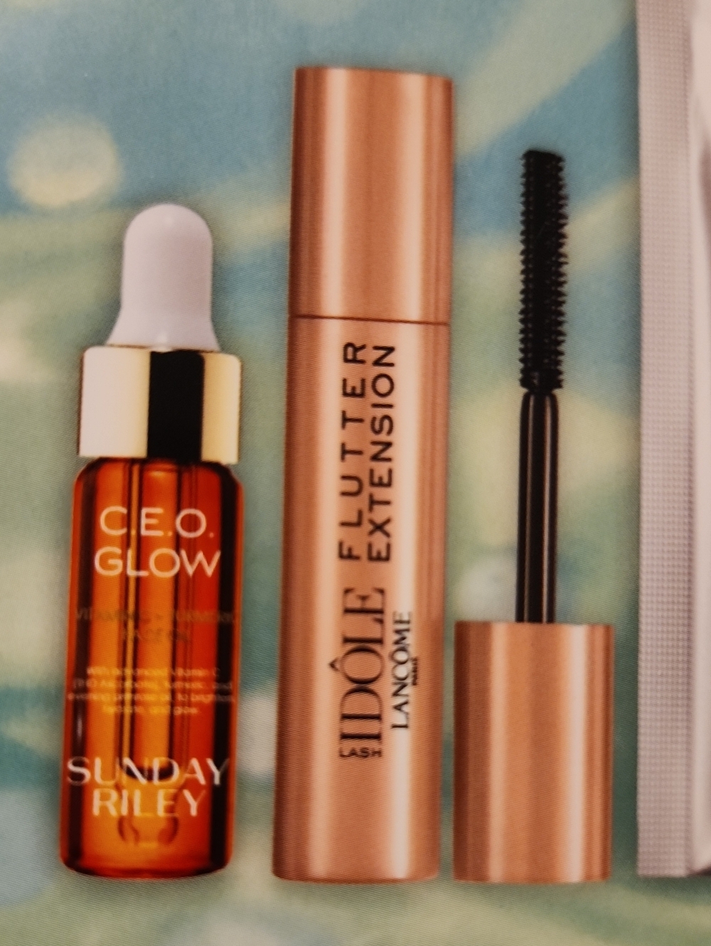 Macy’s The Glow On The Go Beauty Set - Picture 2 of 7